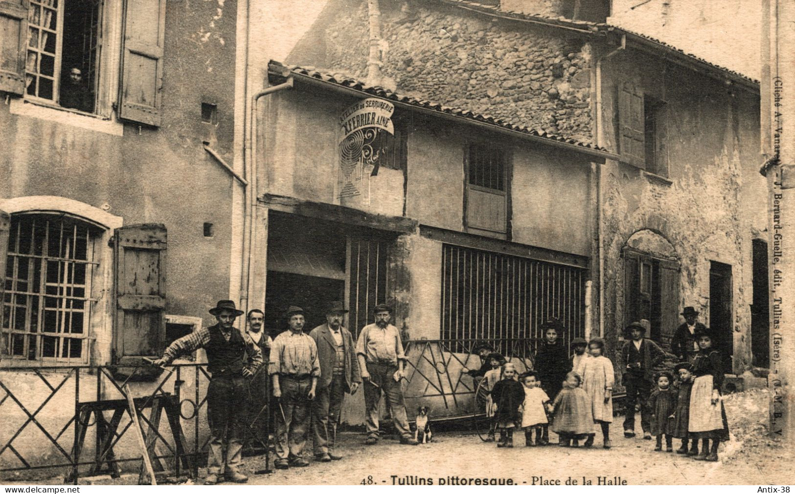 N76 - 38 - TULLINS - Isère - Place De La Halle - Tullins