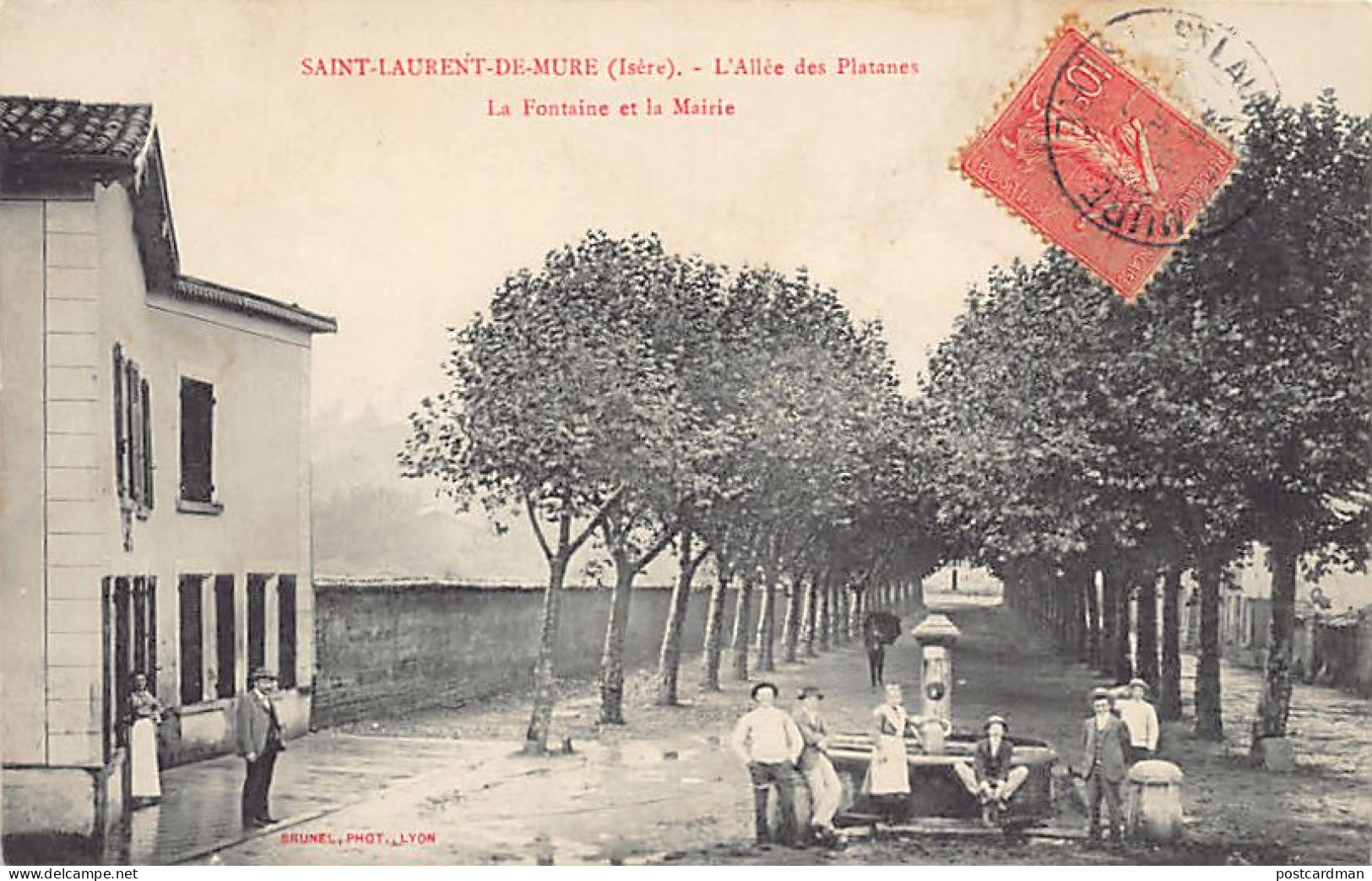 SAINT-LAURENT-DE-MURE (38) 1905 L'allée Des Platanes La Fontaine Et La Mairie - Ed. Brunet, Phot. Lyon - Andere & Zonder Classificatie