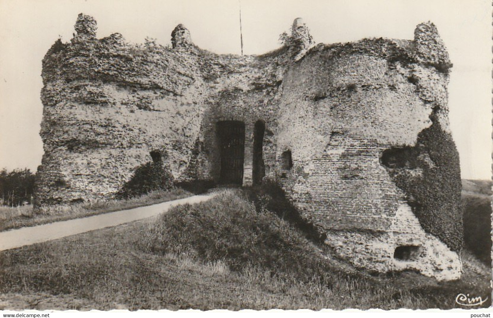 JA 11- (76) ARQUES LA BATAILLE - ENTREE DU CHATEAU -  2 SCANS  - Arques-la-Bataille