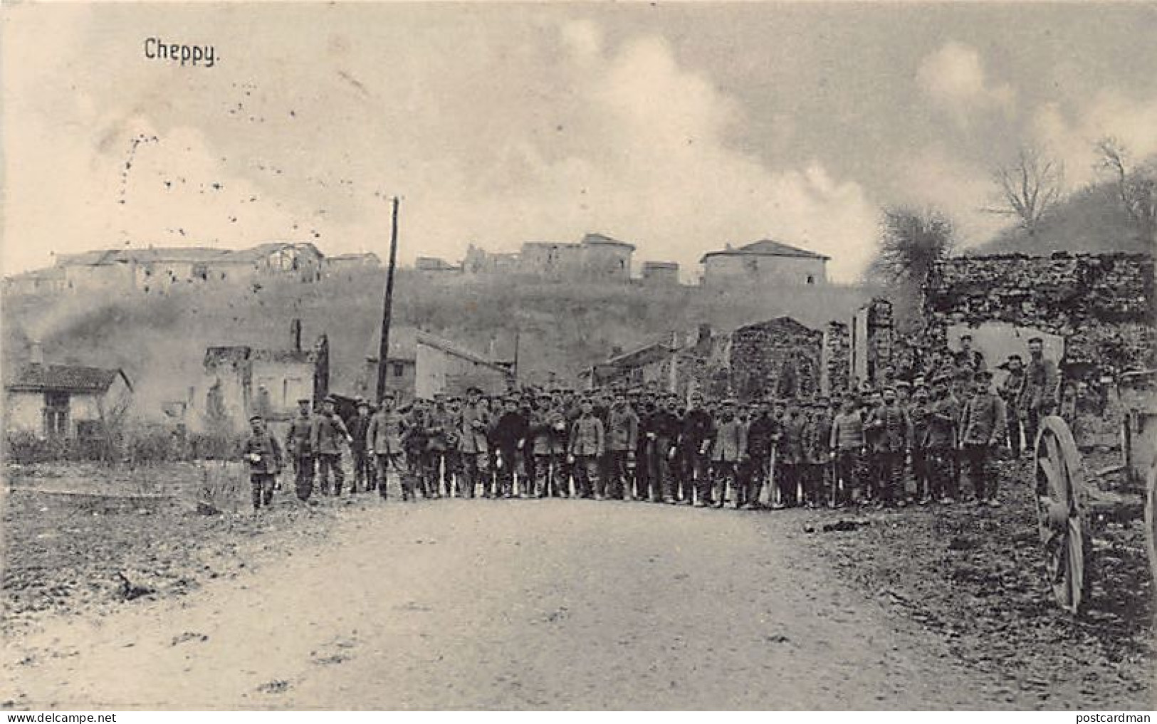 Cheppy (55) 1915, Groupe De Soldats Devant Le Village Détruit - Sonstige & Ohne Zuordnung