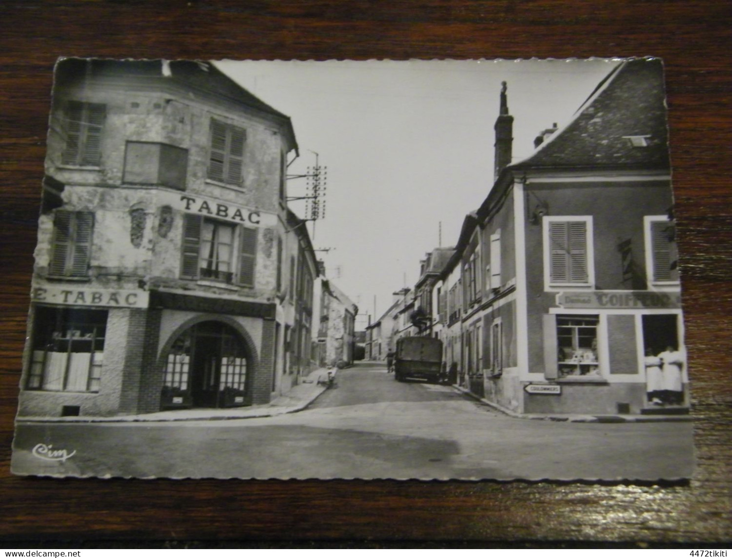 CPA - Grand Format - Rebais (77) - Rue St Saint Nicolas - Café Tabac - Coiffeur - 1955 - SUP (HV 20) - Rebais