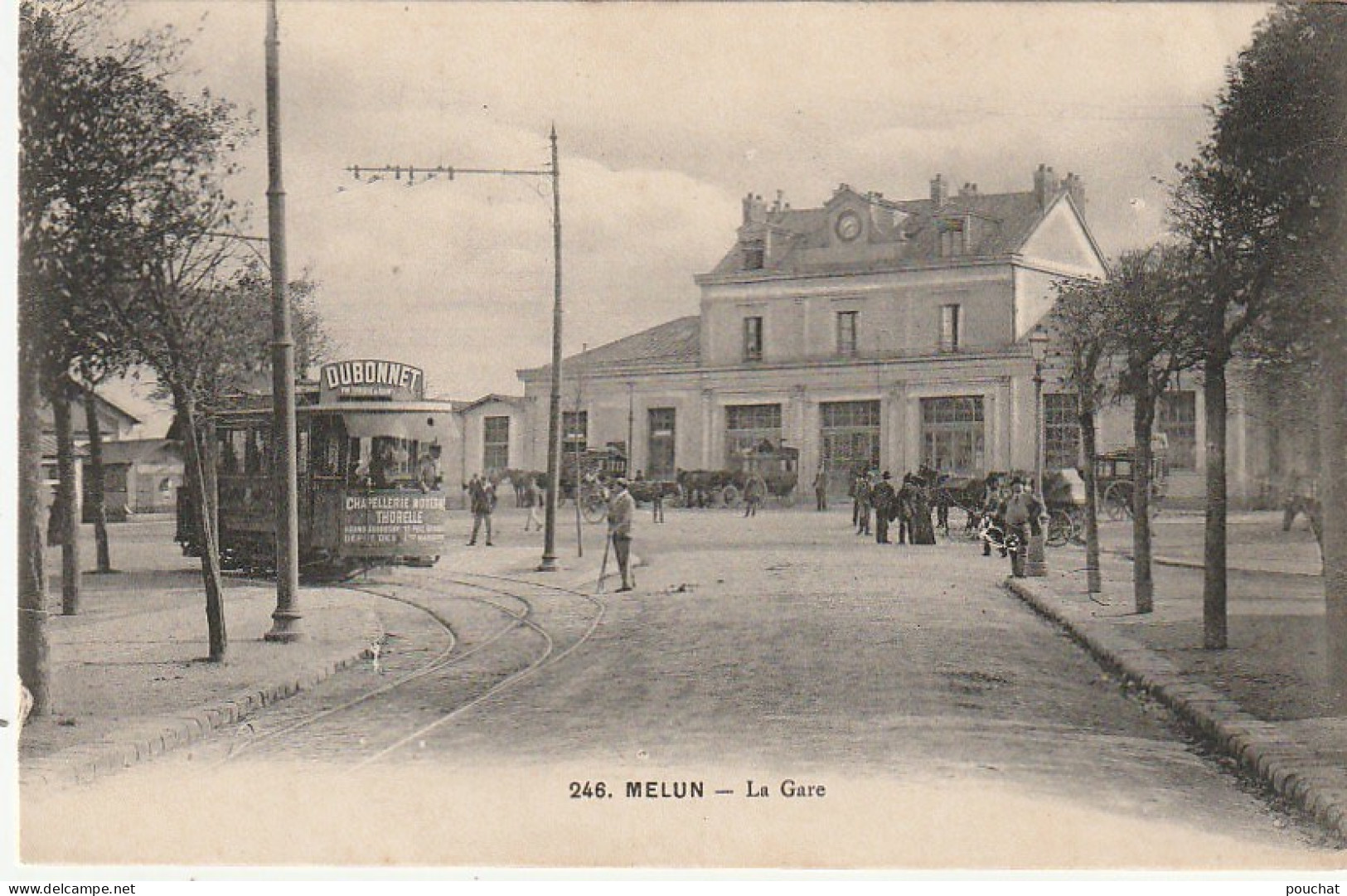 JA 15 -(77) MELUN - LA GARE - TRAMWAY - CALECHES - 2 SCANS - Melun