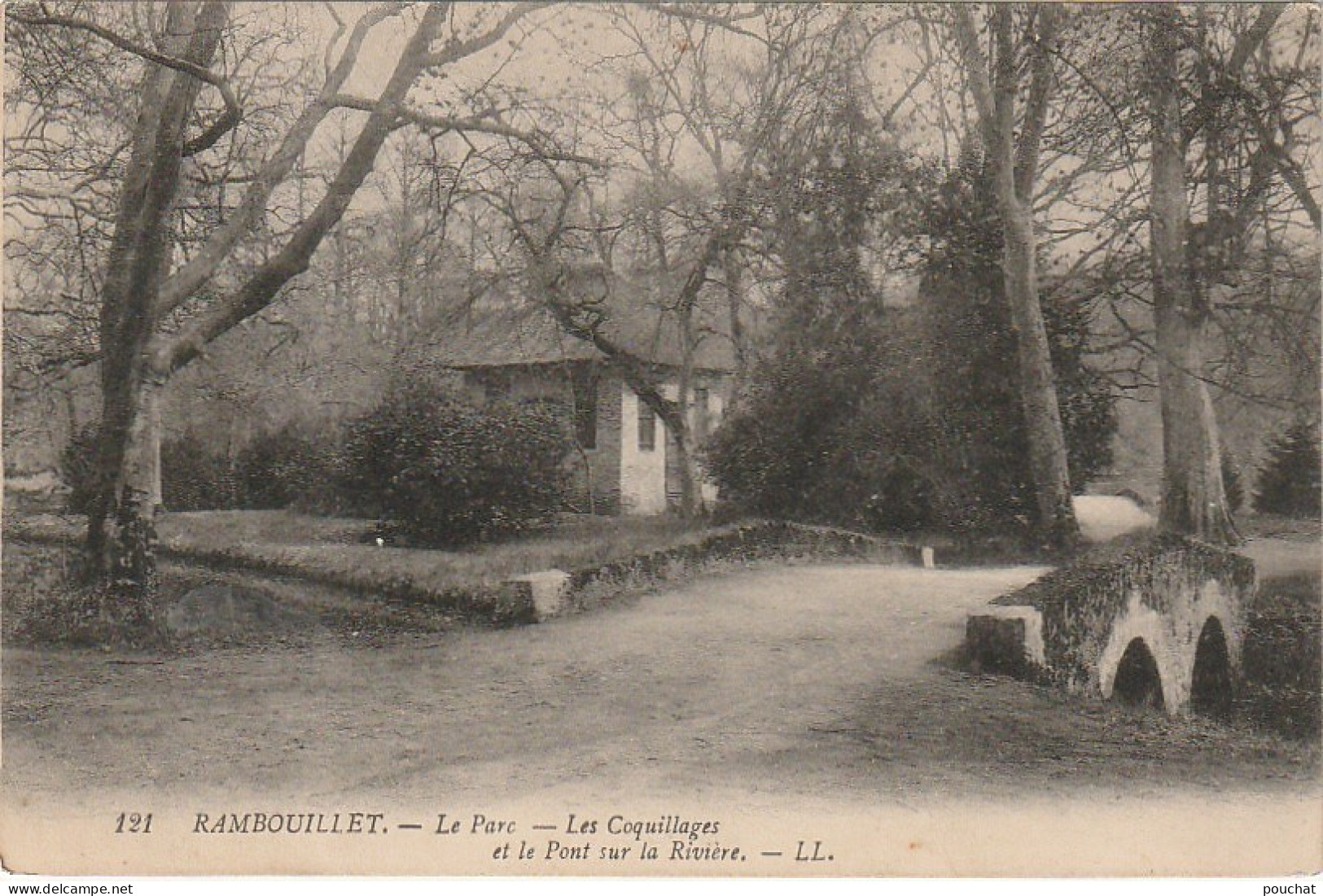 JA 19 -(78)  RAMBOUILLET - LE PARC - LES COQUILLAGES ET LE PONT SUR LA RIVIERE - 2 SCANS - Rambouillet