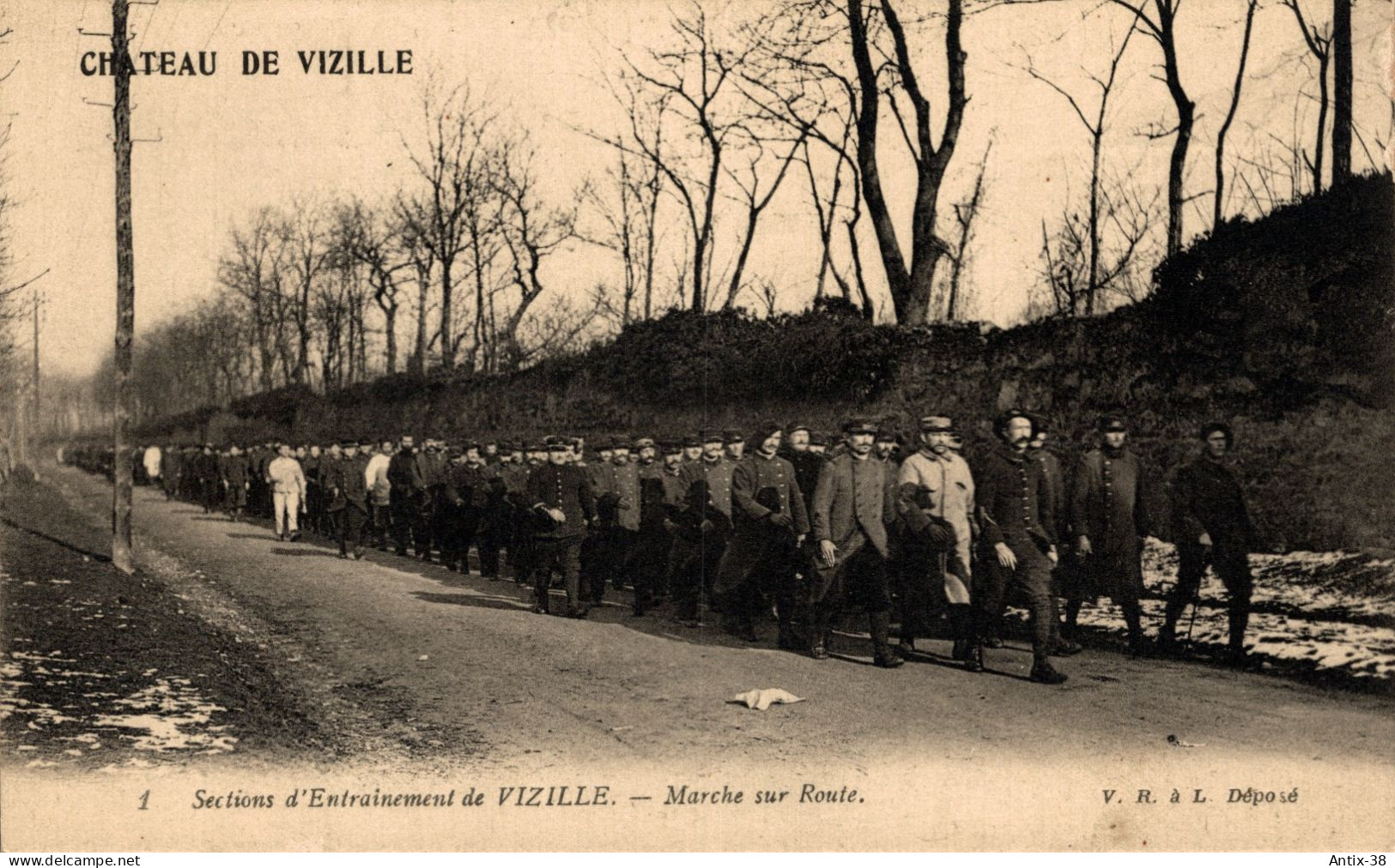 N77 - 38 - VIZILLE - Isère - Section D'Entrainement - Marche Sur Route - Vizille