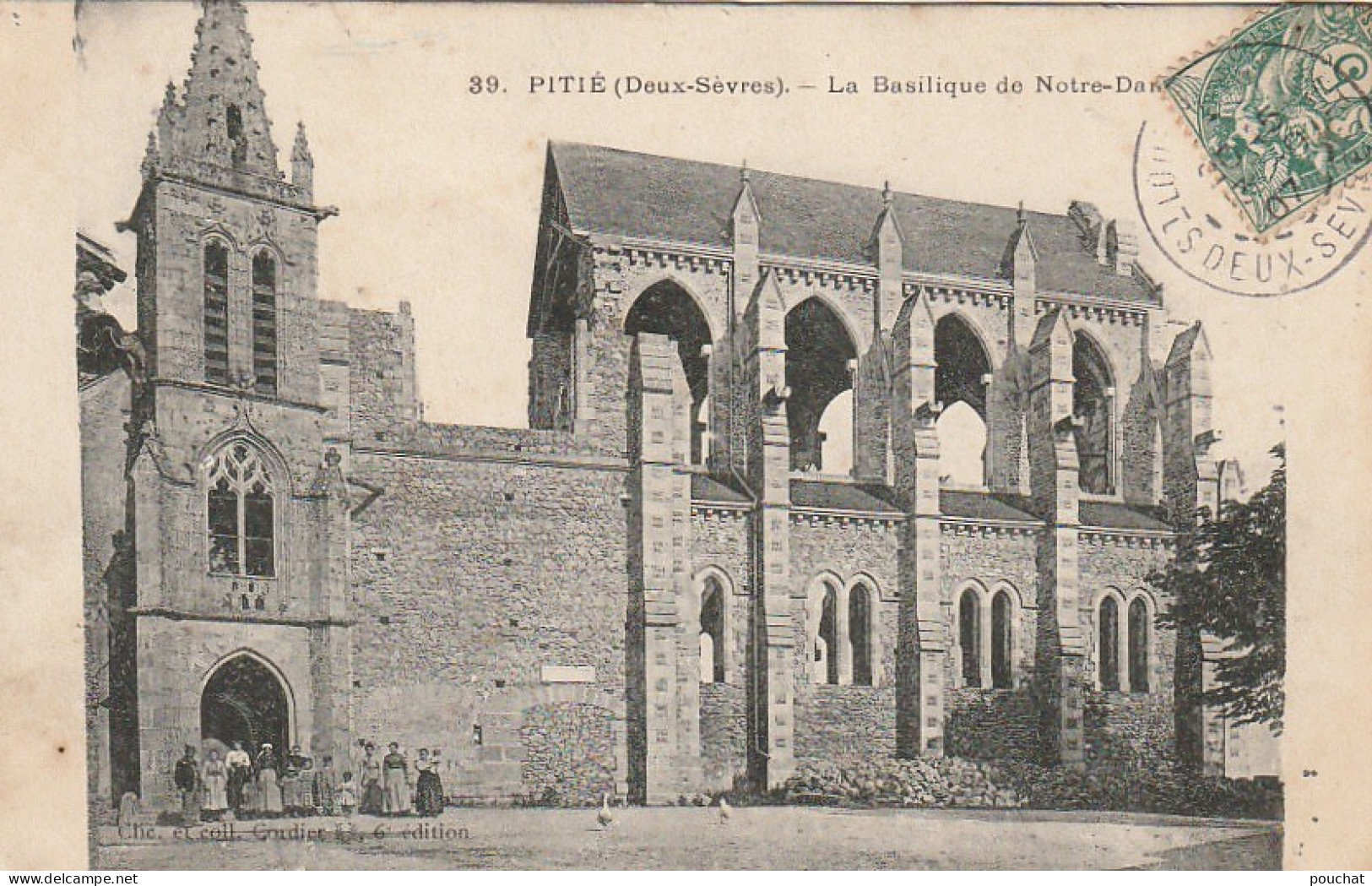 JA 24-(79) PITIE - LA BASILIQUE DE NOTRE DAME - FEMMES ET ENFANTS SUR LA PLACE PARVIS  - 2 SCANS  - Autres & Non Classés