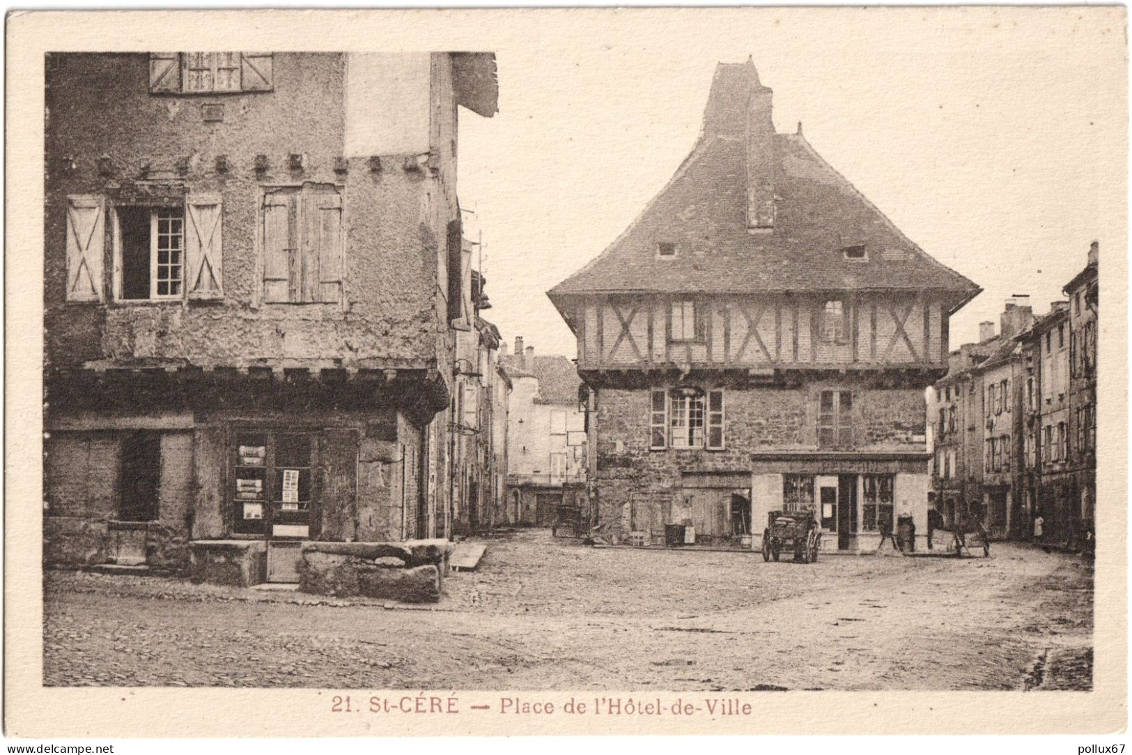 CPA DE SAINT-CÉRÉ  (LOT)  PLACE DE L'HÔTEL DE VILLE - Saint-Céré