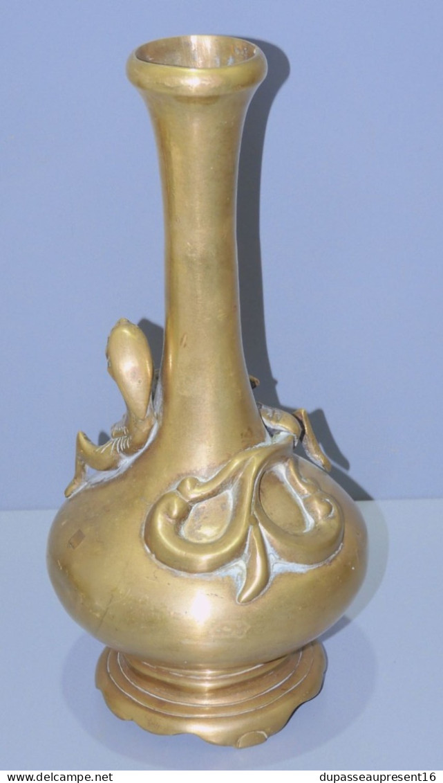 -VASE BRONZE ASIE ANCIEN avec un DRAGON Enroulé AUTOUR DU COL CACHET de CIRE    E