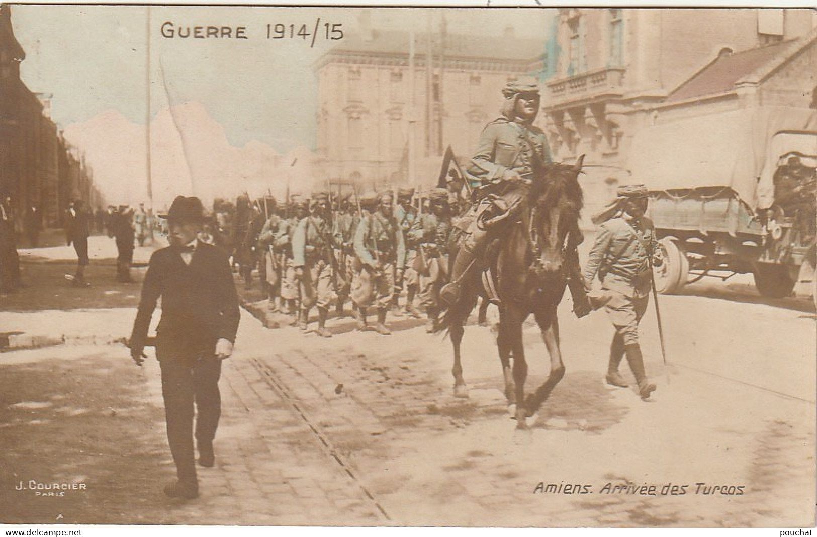 KO 6 -(80) GUERRE 1914 1915 - ARRIVEE DES TURCOS - CARTE PHOTO COLORISEE - EDITEUR GOURCIER , PARIS - 2 SCANS - Amiens