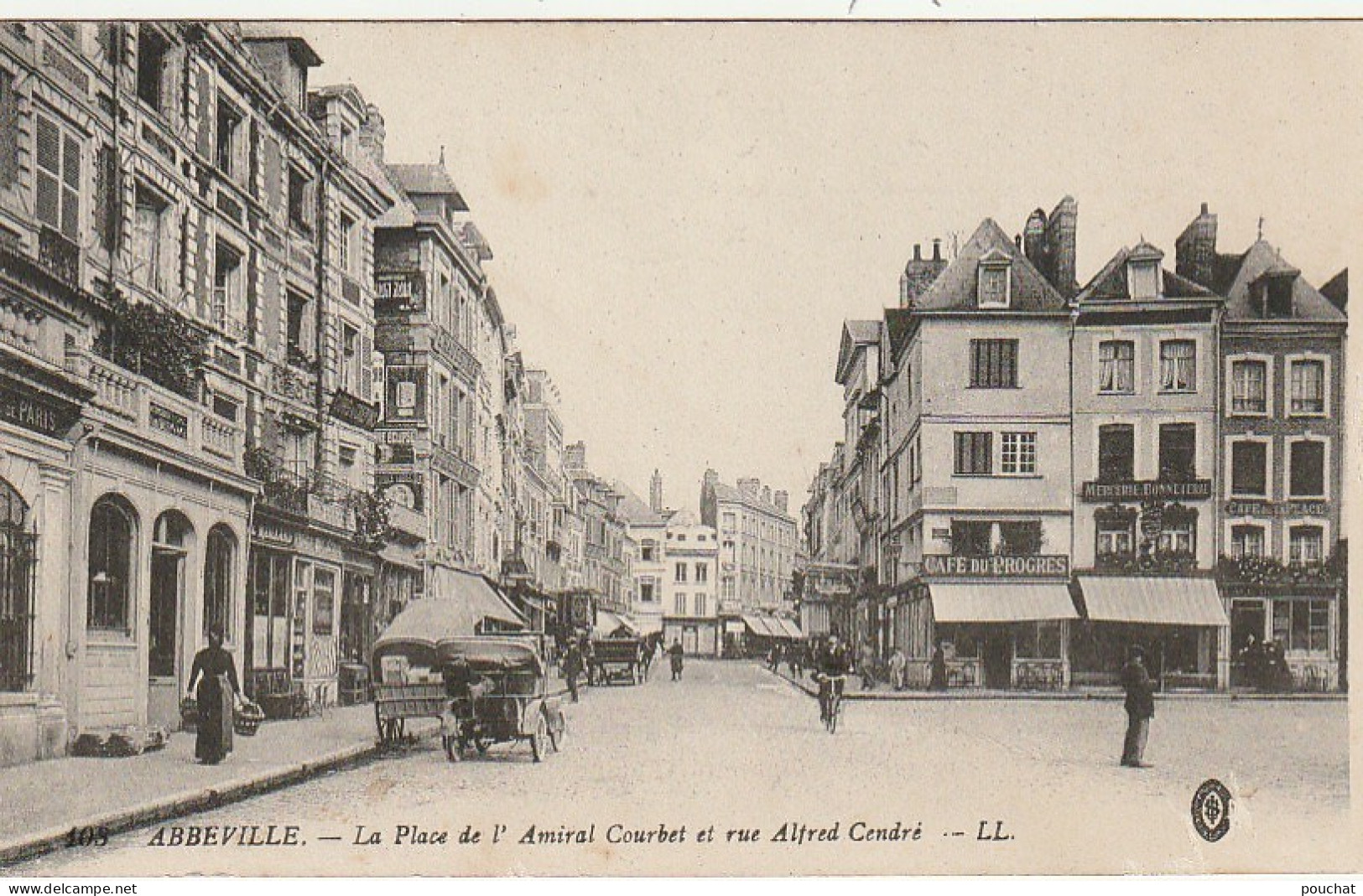 KO 7-(80) ABBEVILLE - LA PLACE DE L' AMIRAL COURBET ET RUE ALFRED CENDRE - COMMERCES : CAFE DU PROGRES - 2 SCANS  - Abbeville