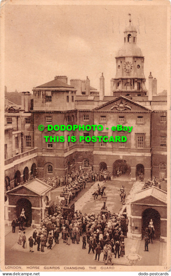 R540344 London. Horse Guards Changing The Guard. Photochrom. 1933 - Autres & Non Classés