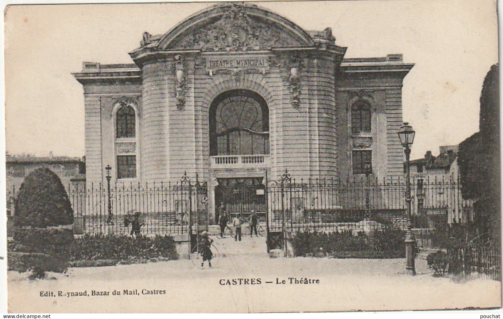 KO 8 -(81) CASTRES - LE THEATRE - CYCLISTES , ENFANT AU CERCEAU - 2 SCANS  - Castres