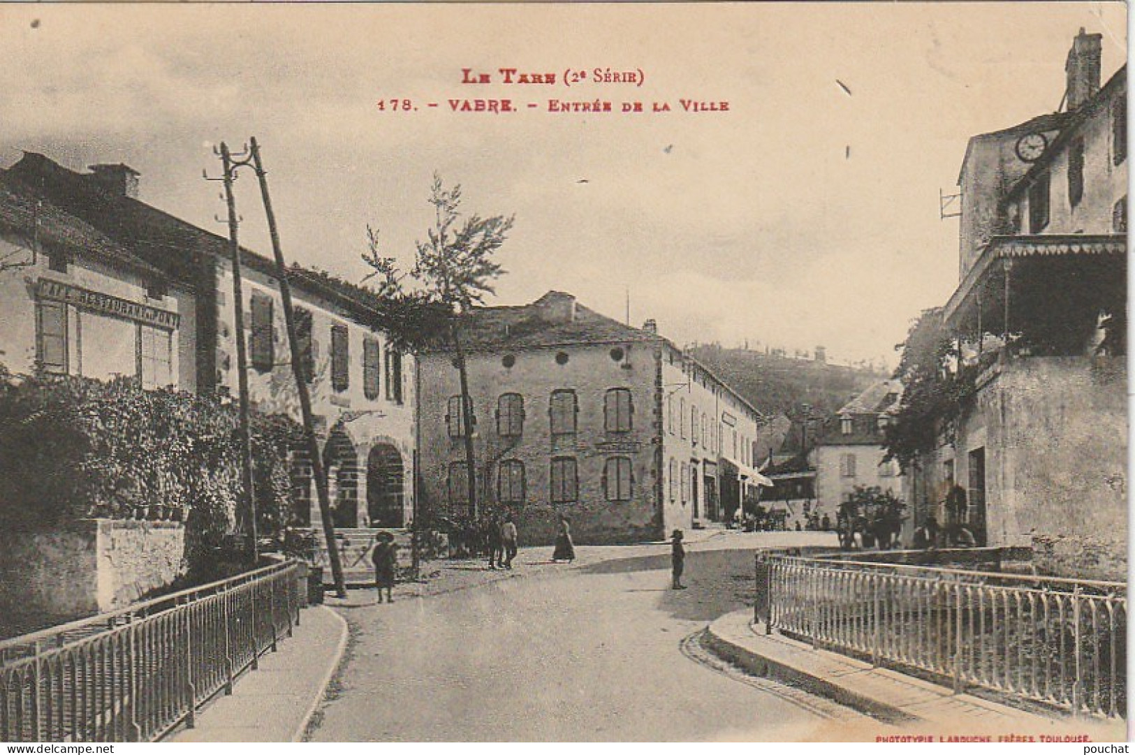 KO 8 -(81) VABRE - ENTREE DE LA VILLE - PUBLICITE  R . SALVAIRE : TISSUS , CASTRES - 2 SCANS  - Vabre