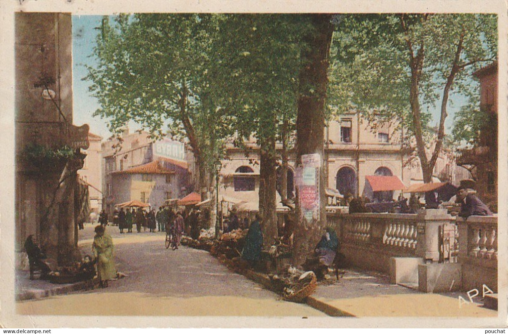 KO 12-(81) MAZAMET - PLACE DU MARCHE - MARCHANDS , CHALANDS , ETALS - CARTE COLORISEE - 2 SCANS - Mazamet