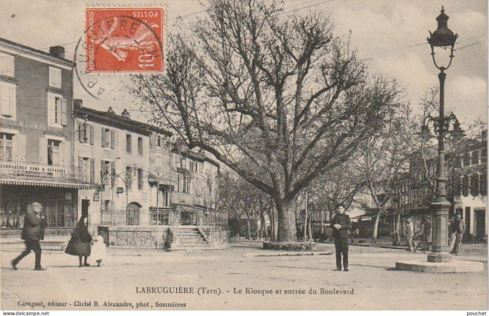 KO 12-(81) LABRUGUIERE -  LE KIOSQUE ET ENTREE DU BOULEVARD - 2 SCANS - Labruguière