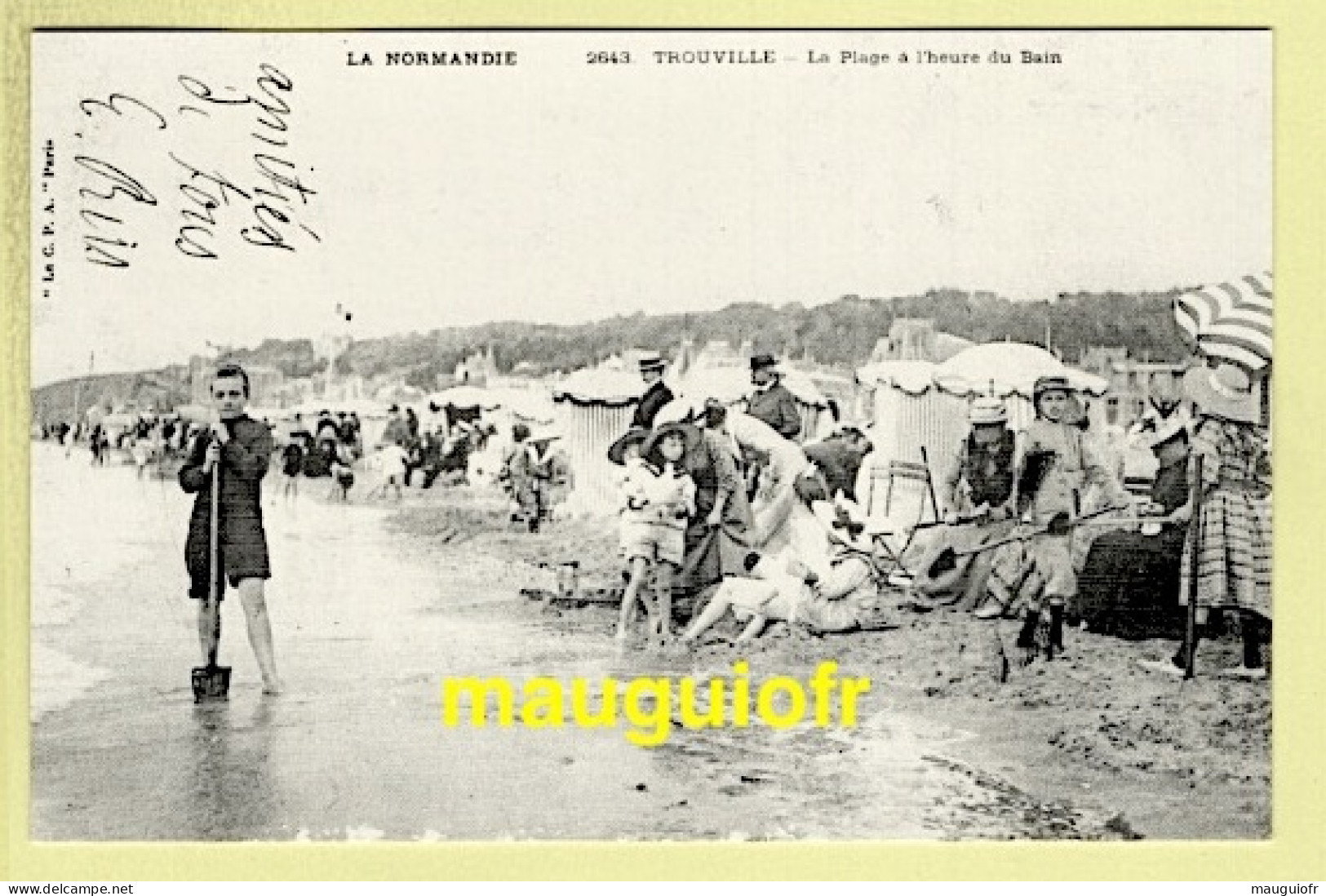 14 CALVADOS / TROUVILLE / LA PLAGE À L'HEURE DU BAIN / ANIMÉE - Trouville