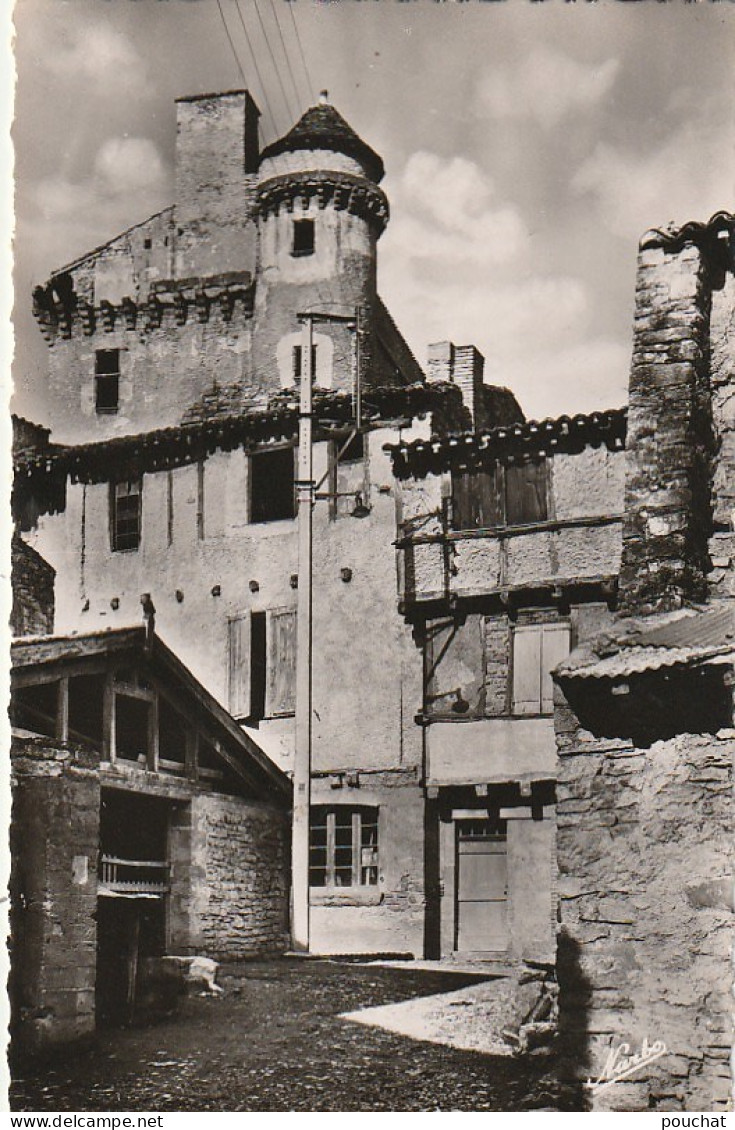 KO 16-(82) VAREN - MAISONS EN ENCORBELLEMENT - TOUR D' ANGLE DU CHATEAU - 2 SCANS - Autres & Non Classés