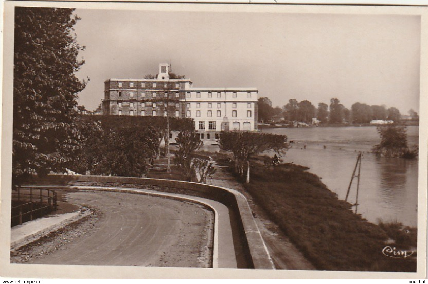 KO 16-(82) MOISSAC - HOTEL DU VIEUX MOULIN - 2 SCANS - Moissac