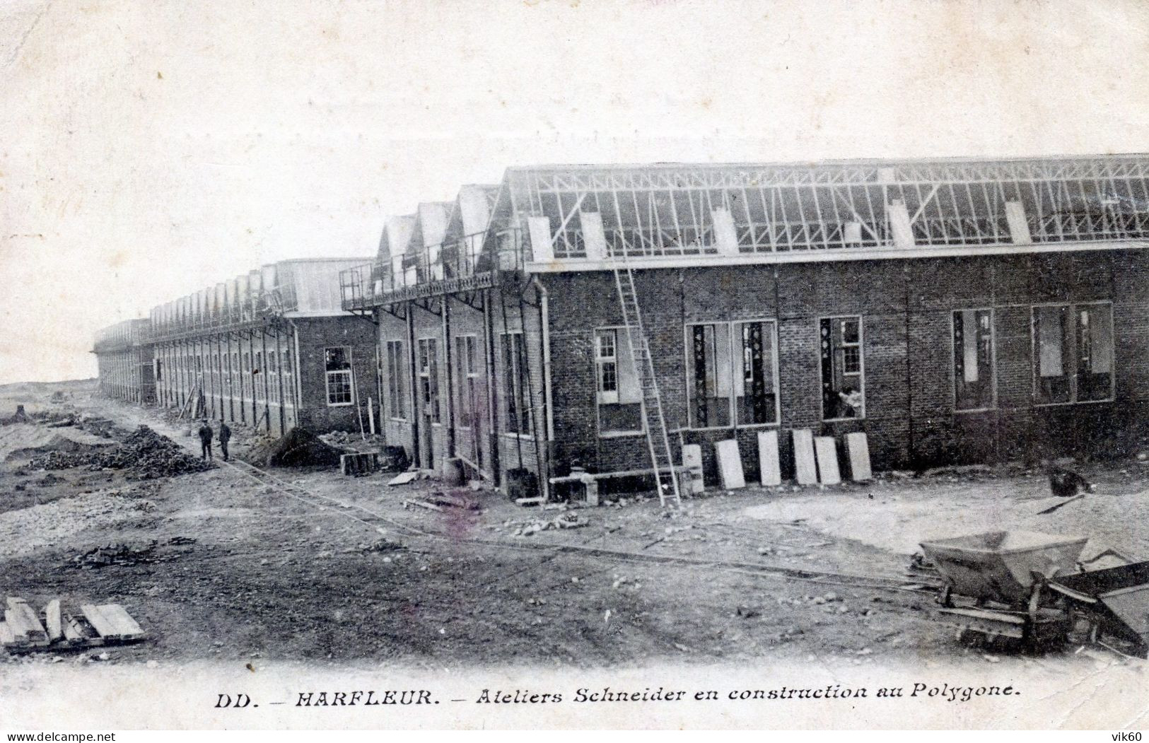 76  HARFLEUR  ATELIERS SCHNEIDER  EN CONSTRUCTION AU POLYGONE  (FROISSURES) - Harfleur