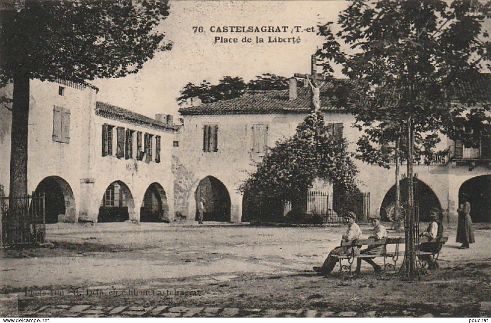 KO 20-(82) CASTELSAGRAT - PLACE DE LA LIBERTE - VILLAGEOIS - 2 SCANS - Altri & Non Classificati