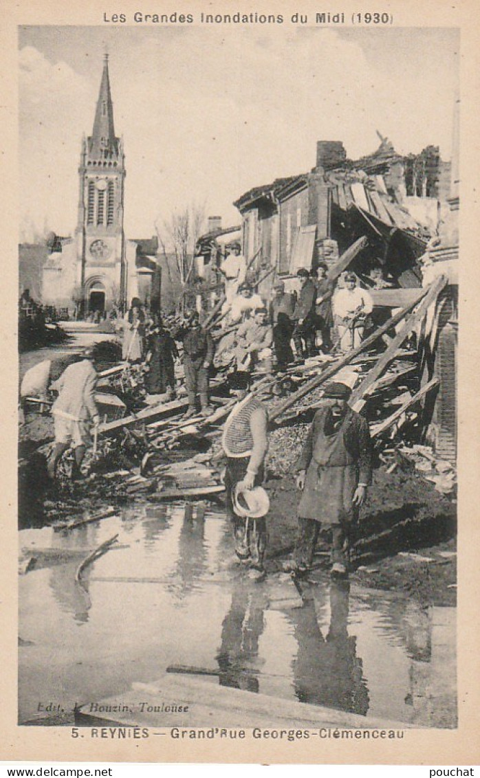 KO 20-(82) REYNIES - INONDATIONS DU MIDI 1930 - GRAND' RUE G . CLEMENCEAU - POPULATION DANS LES DECOMBRES- 2 SCANS - Überschwemmungen