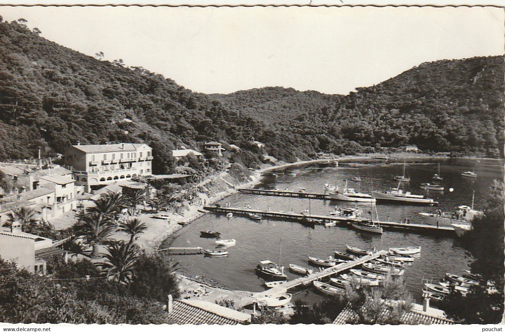 KO 21-(83) ILE DE PORT CROS - LE PORT ET L' HOSTELLERIE PROVENCALE - 2 SCANS  - Andere & Zonder Classificatie