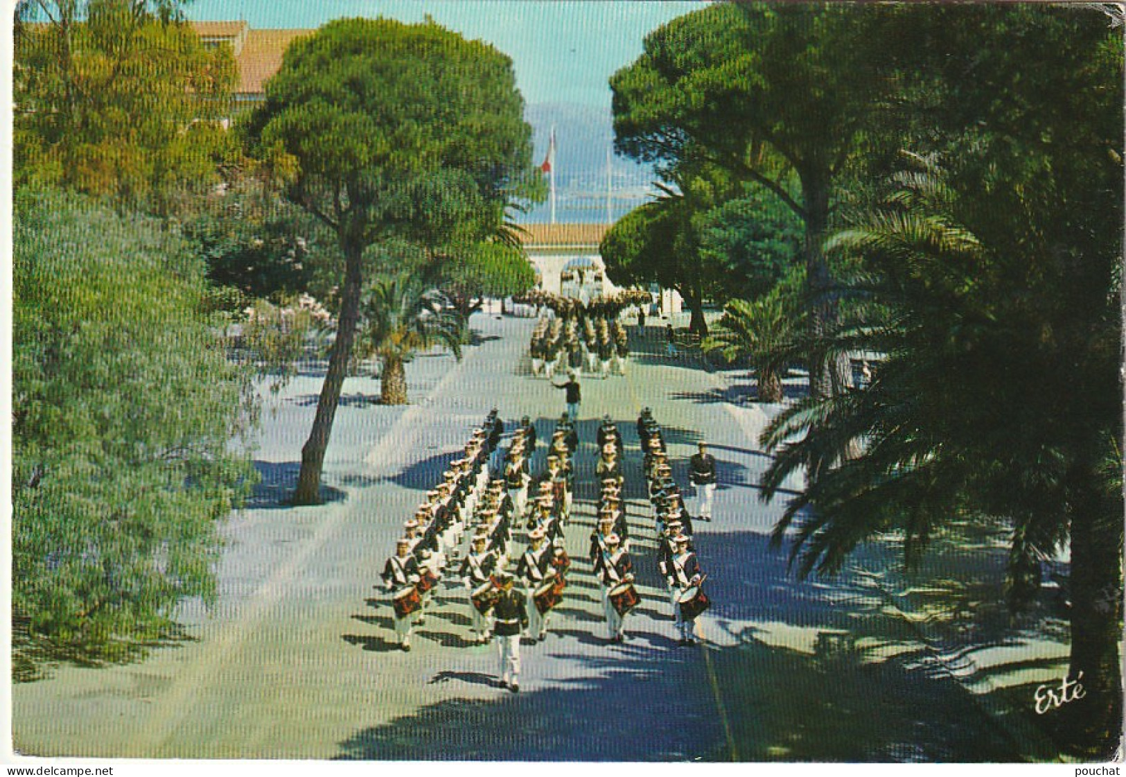 KO 21-(83)  GROUPE DES ECOLES DE SAINT MANDRIER - DEFILE - CARTE COULEURS - 2 SCANS  - Saint-Mandrier-sur-Mer