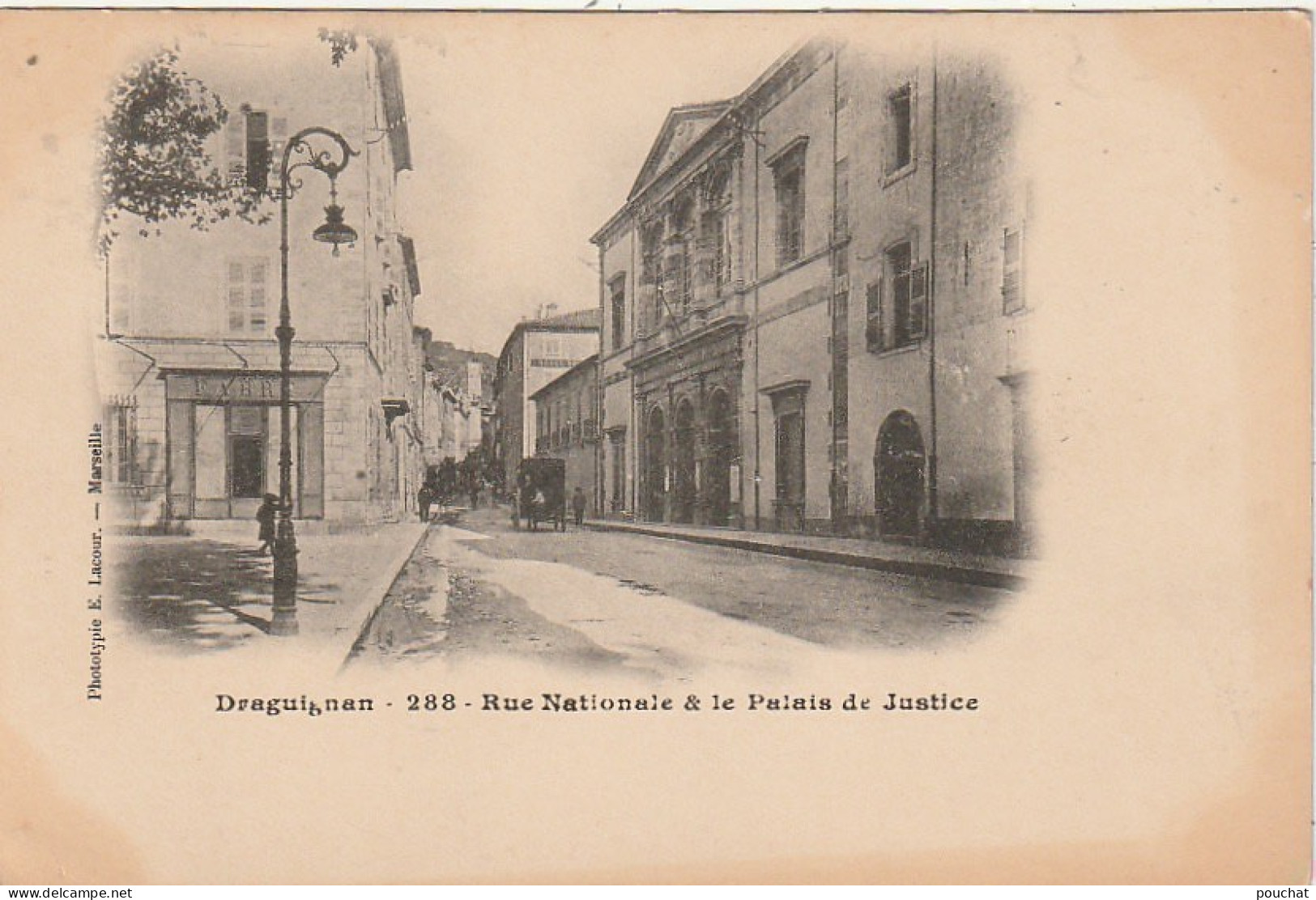 KO 23-(83) DRAGUIGNAN - RUE NATIONALE ET LE PALAIS DE JUSTICE - FIACRE - 2 SCANS - Draguignan