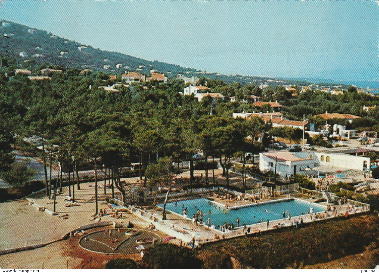 KO 25-(83)  PISCINE ET PODIUM  TCF - LES ISSAMBRES - CARTE COULEURS - 2 SCANS - Les Issambres