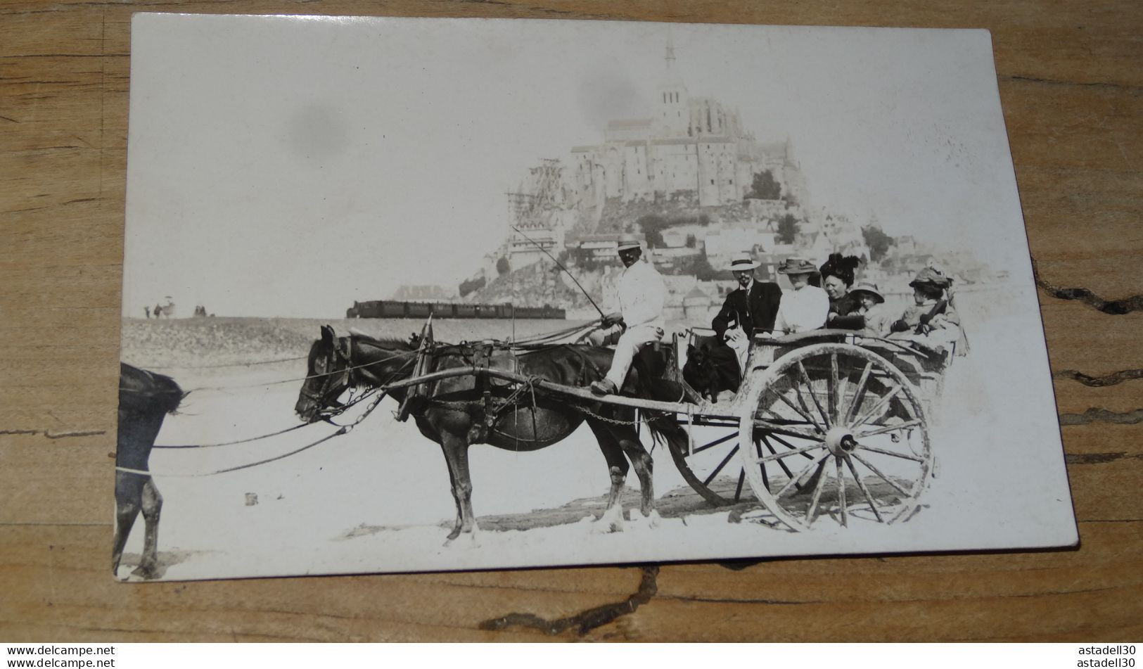 LE MONT SAINT MICHEL : Carte Photo Charrette De Touristes  ............. J-10224 - Le Mont Saint Michel