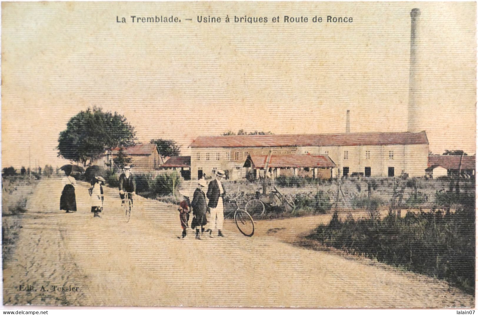 C. P. A. Couleur : 17 : LA TREMBLADE : Usine à Briques Et Route De Ronce, Animé - La Tremblade
