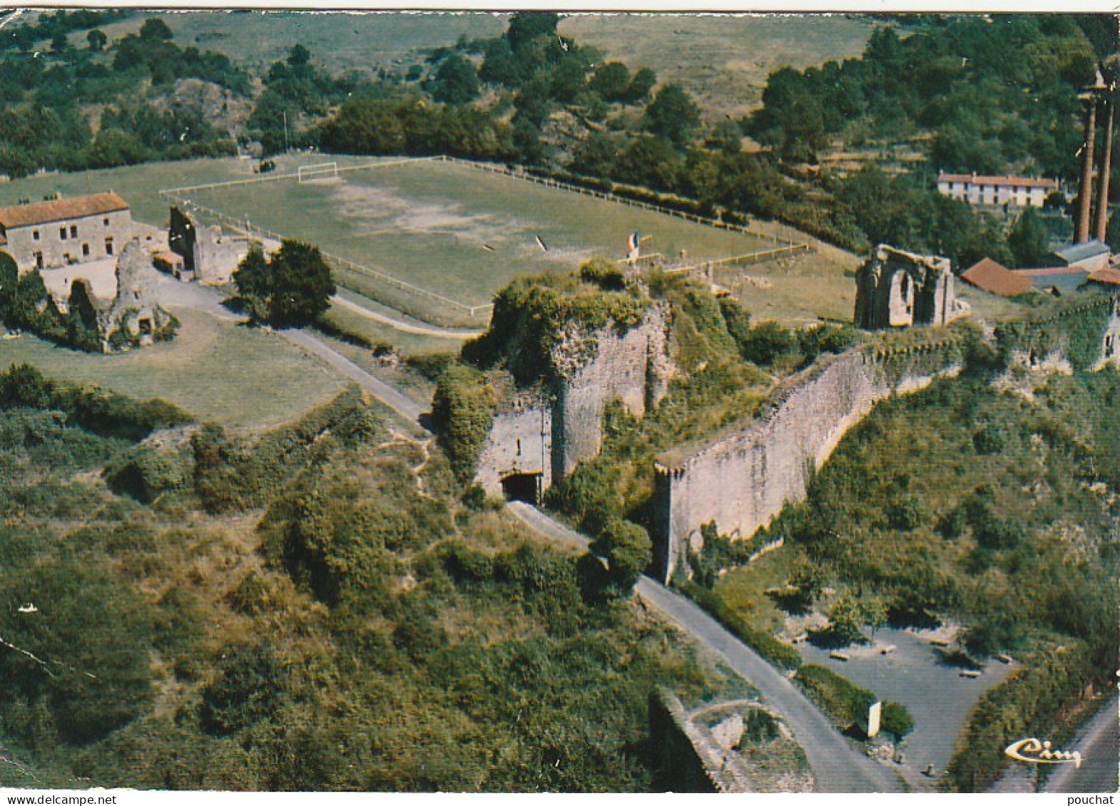 LE 3-(85) TIFFAUGES - VUE AERIENNE - CHATEAU DE GILLES DE RAIS DIT " BARBE BLEUE "- LES RUINES- CARTE COULEURS - 2 SCANS - Andere & Zonder Classificatie