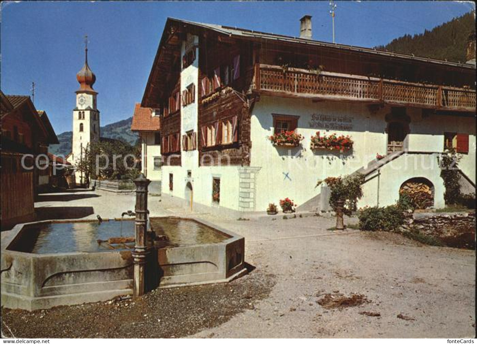 12608420 Fanas Praettigauerhaus Mit Dorfbrunnen Fanas - Autres & Non Classés