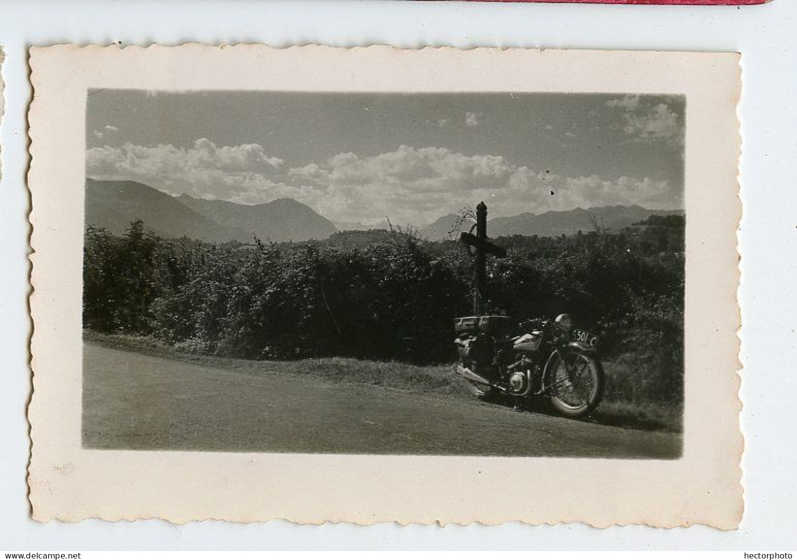 Snapshot Moto Pas Animé Paysage Calvaire Id Entre Lourdes Et Pau 1936 Voyage - Anonieme Personen