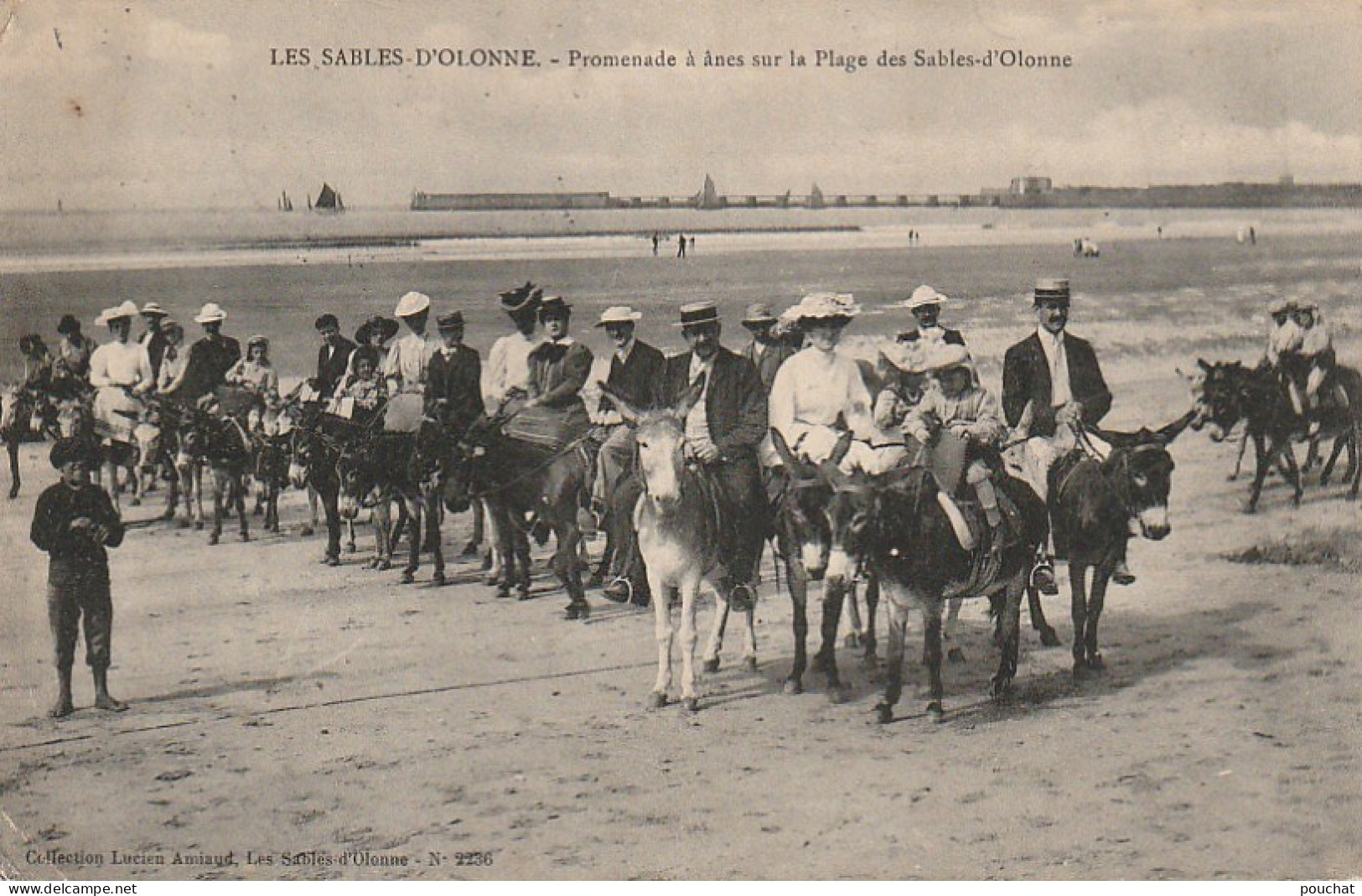 LE 5-(85) LES SABLES D' OLONNE - PROMENADE A ANES SUR LA PLAGE DES SABLES D' OLONNE - 2 SCANS  - Sables D'Olonne