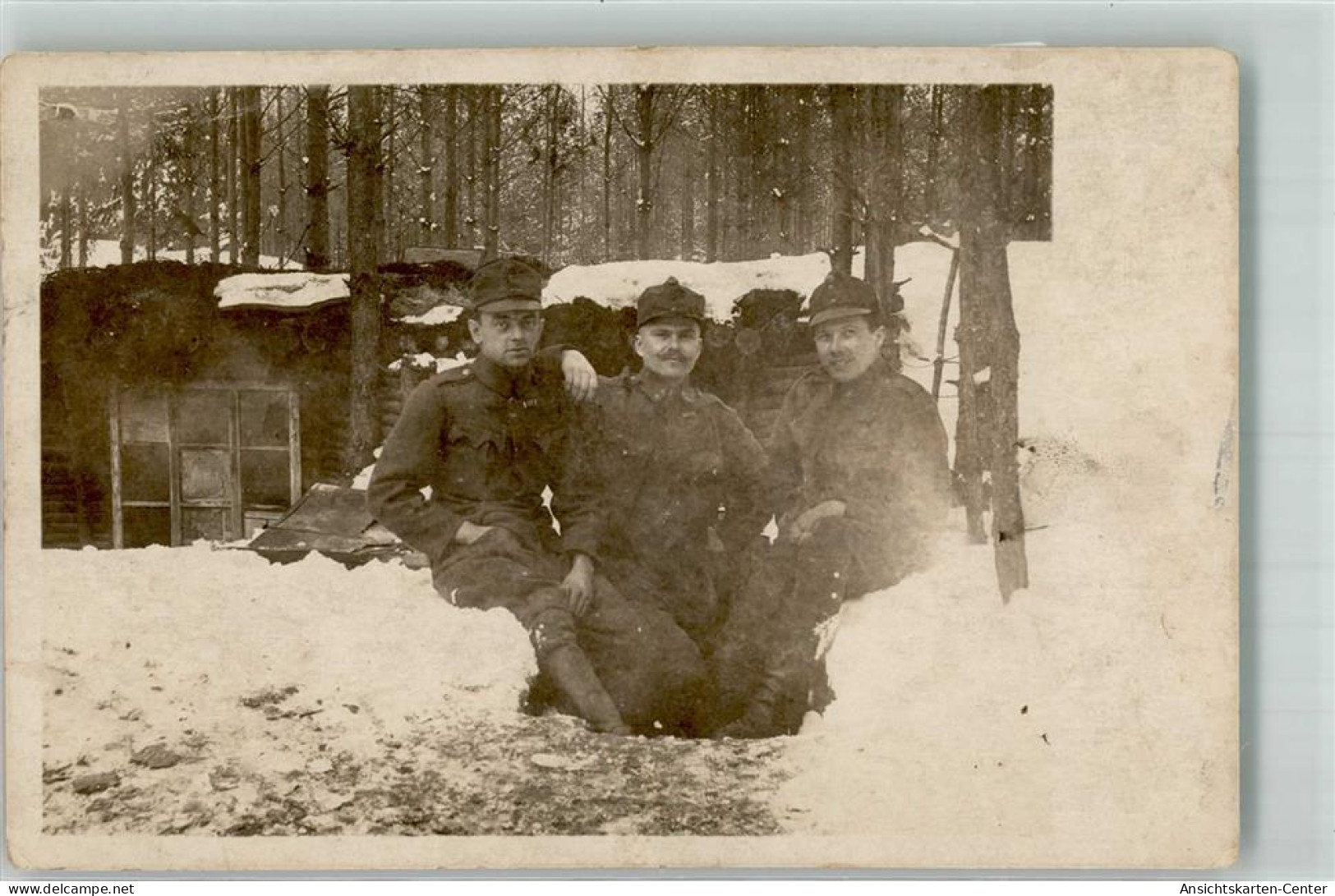 39804106 - Landser In Uniform Vor Ihrem Unterstand Im Winterwald KuK-Feldpost WK I 297 - Andere & Zonder Classificatie