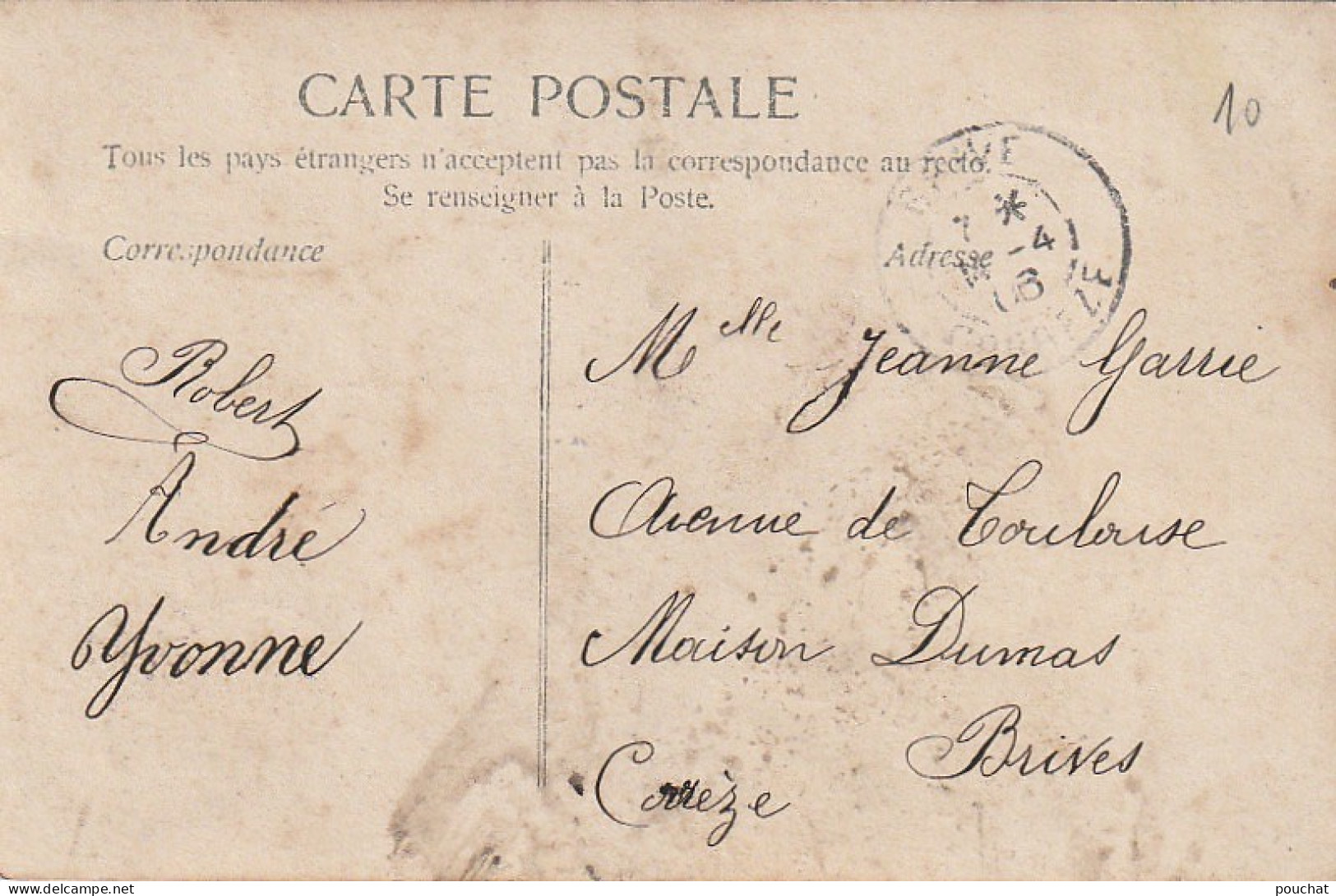 LE 6- JOYEUSES  PAQUES - FILLETTE ASSISE SUR UN OEUF  - CARTE FANTAISIE : LETTRES FEMMES - 2 SCANS - Pasen