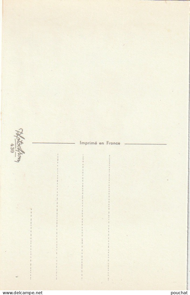 LE 6-  JOYEUSES PAQUES - COUPLE D' ENFANTS ASSIS SUR UN OEUF S' OFFRANT DES FLEURS - POUSSINS  - 2 SCANS - Pâques