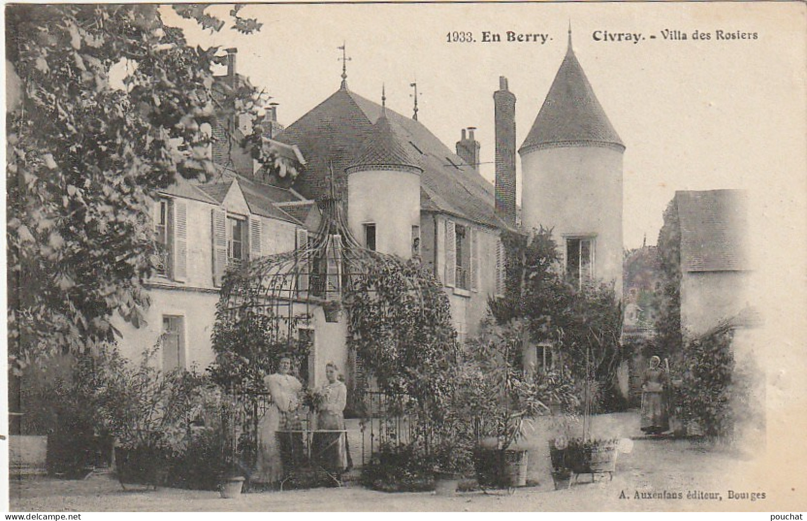 LE 8-(86) CIVRAY - VILLA DES ROSIERS - FEMMES SOUS LA TONNELLE  - 2 SCANS - Civray