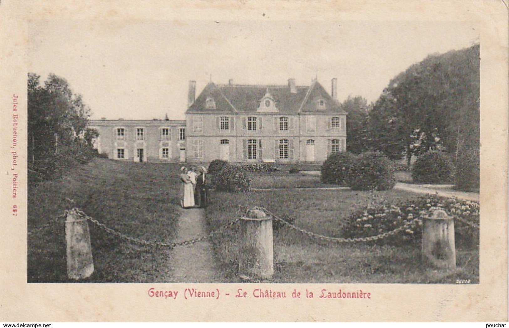 LE 8-(86) GENCAY - LE CHATEAU DE LA LAUDONNIERE - NOUNOU ET BEBE  - 2 SCANS - Gencay