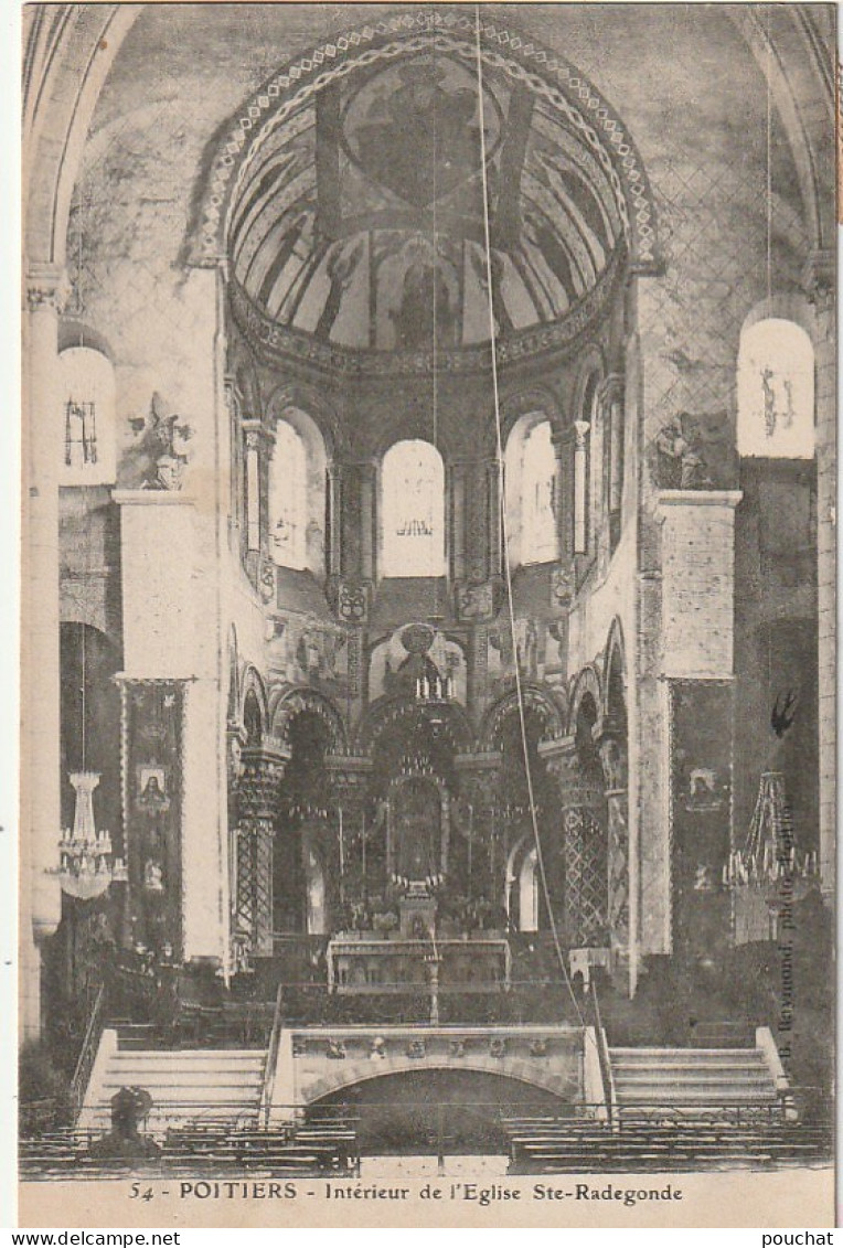 LE 8-(86) POITIERS - INTERIEUR DE L' EGLISE SAINTE RADEGONDE - 2 SCANS - Poitiers