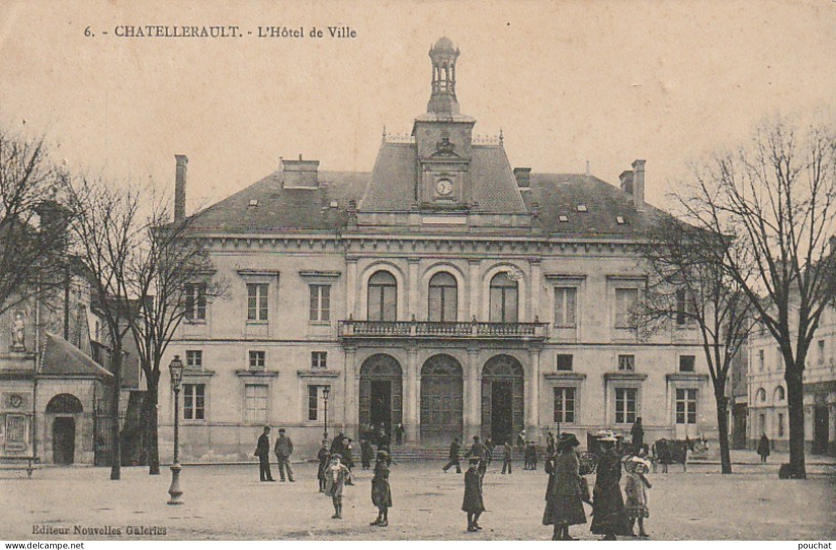 LE 9-(86) CHATELLERAULT - L' HOTEL DE VILLE - ANIMATION  - 2 SCANS - Chatellerault