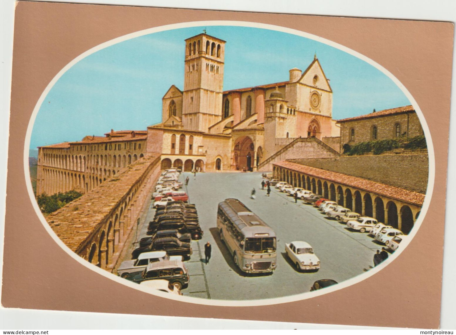 Italie :  ASSISI :  Vues  Basilica, Bus  , Voitures - Autres & Non Classés