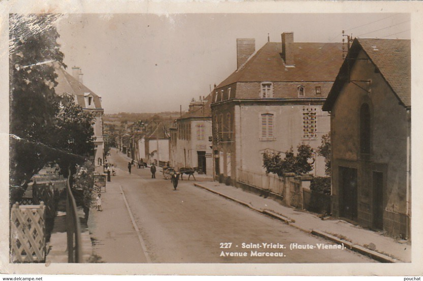 LE 11-(87) SAINT YRIEIX -  AVENUE MARCEAU - CARTE PHOTO - 2 SCANS - Saint Yrieix La Perche