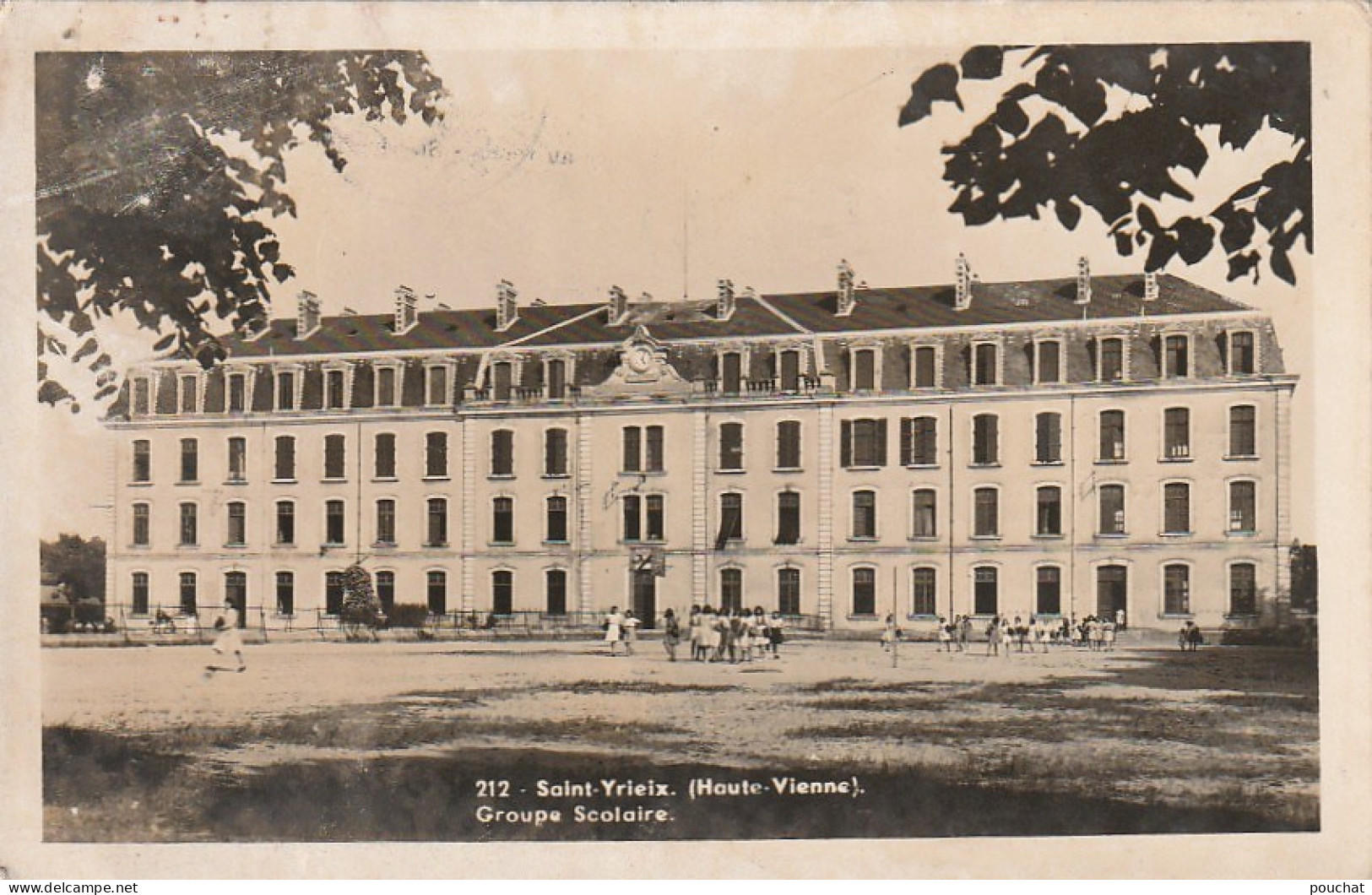 LE 12-(87) SAINT YRIEIX - GROUPE SCOLAIRE - ENFANTS - CARTE PHOTO  , EDITIONS RENE , PERIGUEUX - 2 SCANS - Saint Yrieix La Perche