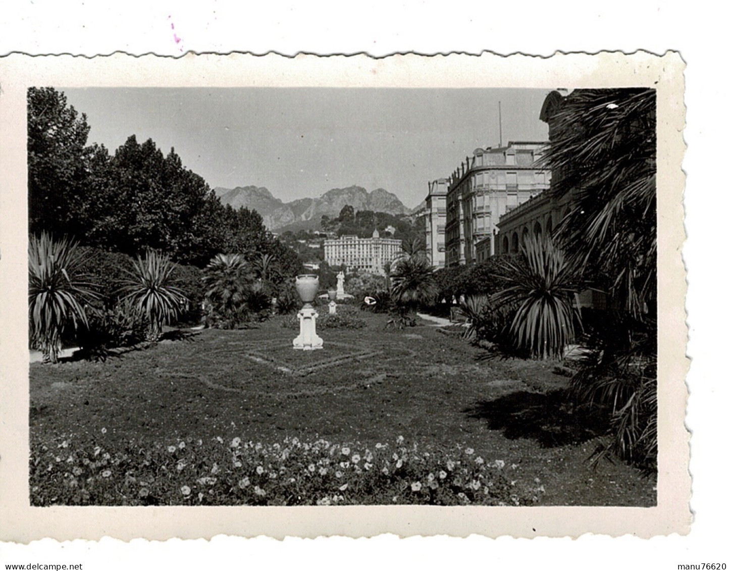 Ref 1 - Photo : Jardin Et Montagne , Menton , Alpes Maritimes - France . - Europe