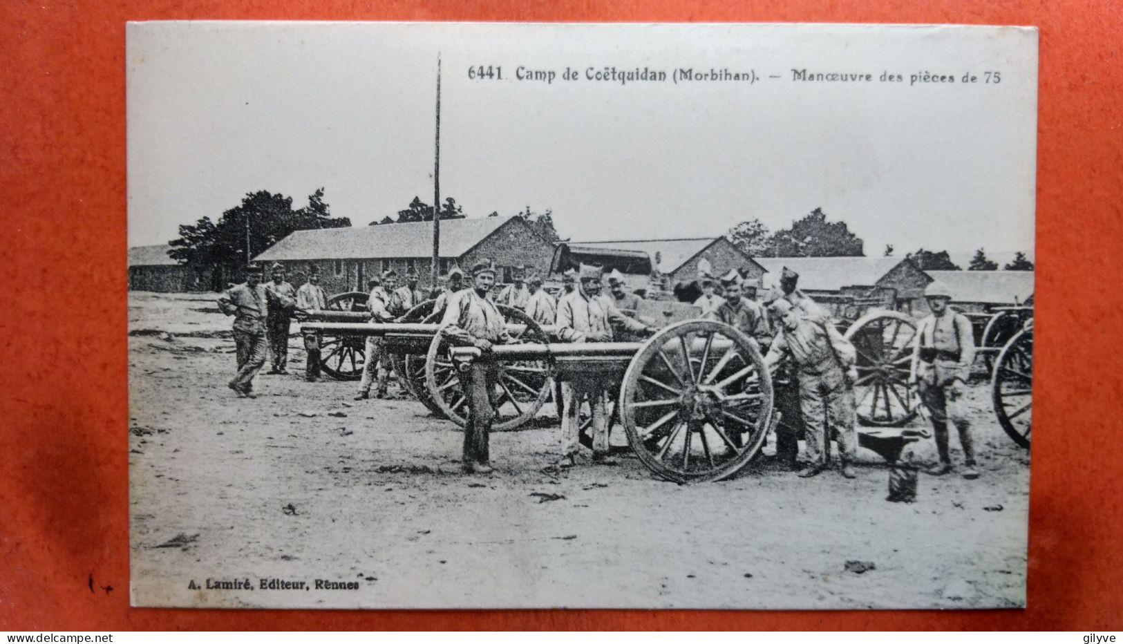 CPA (56) Camp De Coëtquidan. Manœuvre Des Pièces De 75.  Soldats.    (7A.372) - Reggimenti