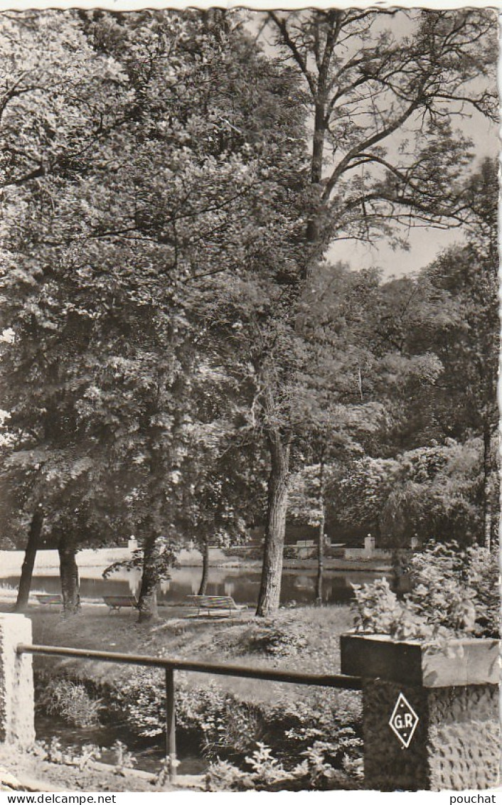 LE 15-(88) BAINS LES BAINS - UN COIN DU GRAND PARC - 2 SCANS  - Bains Les Bains