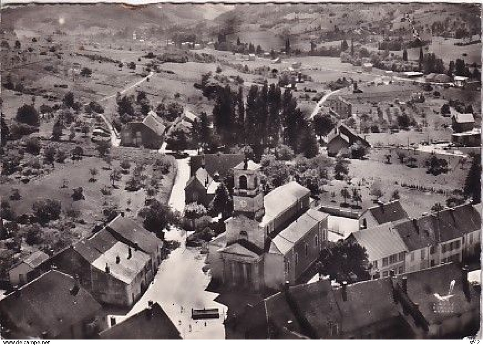 EN AVION AU DESSUS DE....      PERRIGNY              L église Et La Place   + Flamme - Altri & Non Classificati