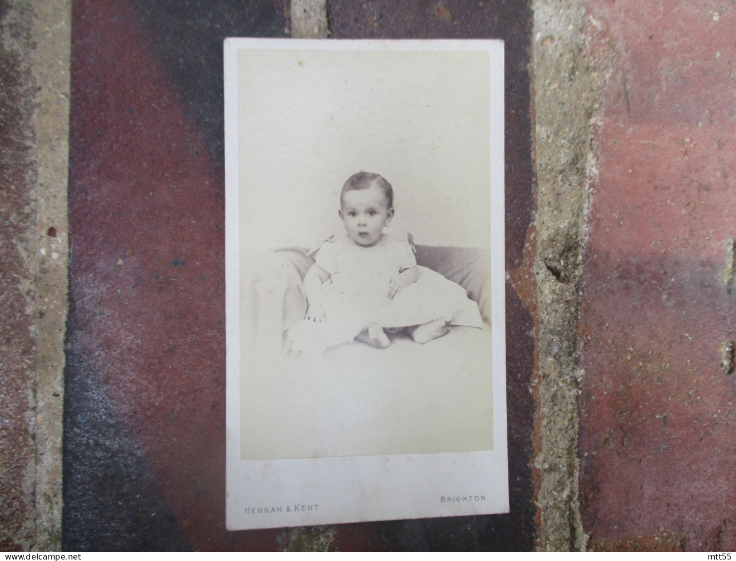 HENNAH ET KENT   A BRIGHTON    PHOTOGRAPHE CDV PHOTO CABINET PORTRAIT BEBE - Personnes Anonymes