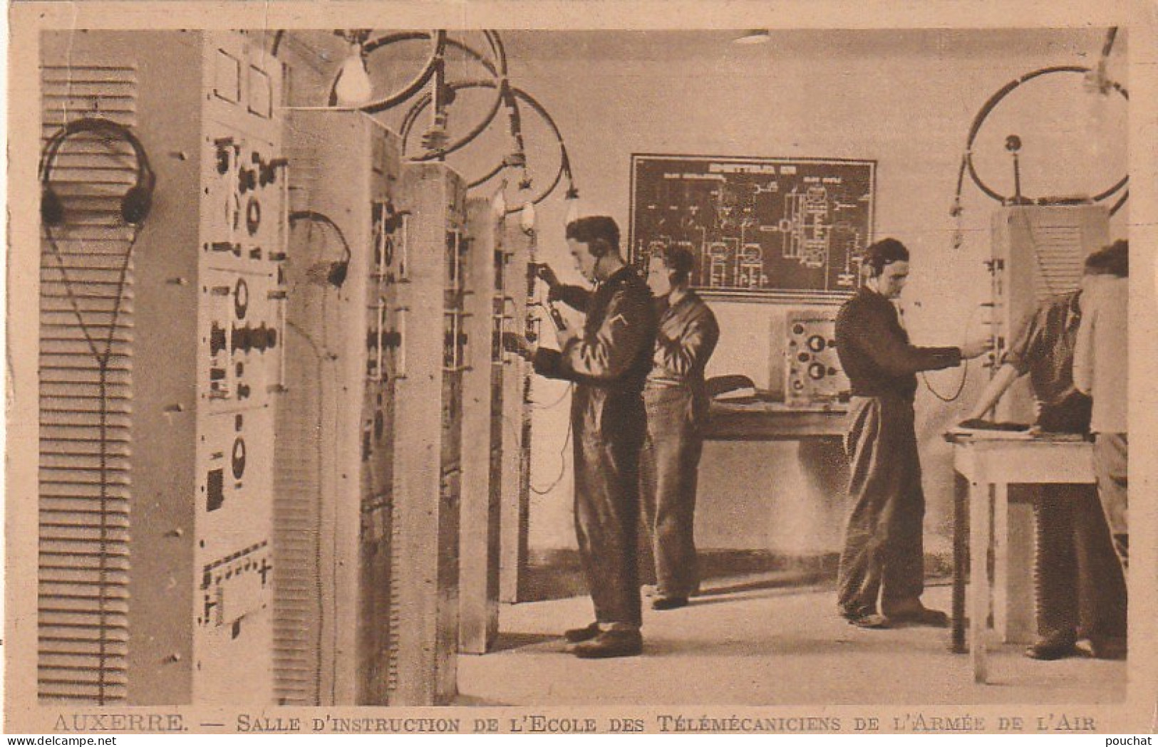 LE 19 -(89) AUXERRE - SALLE D' INSTRUCTION DE L' ECOLE DES TELEMECANICIENS DE L' ARMEE DE L' AIR   - 2 SCANS - Auxerre